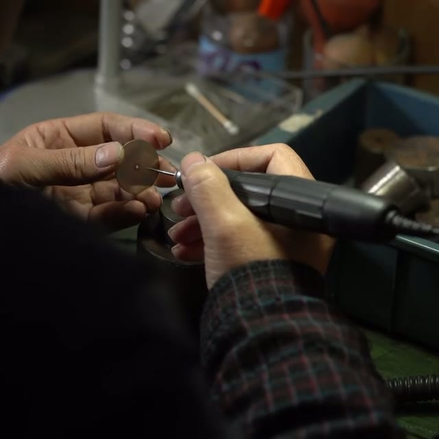Polishing and checking a finished ring